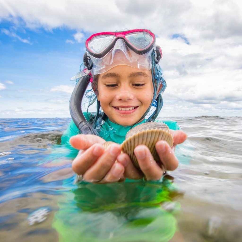 Girl-Scalloping